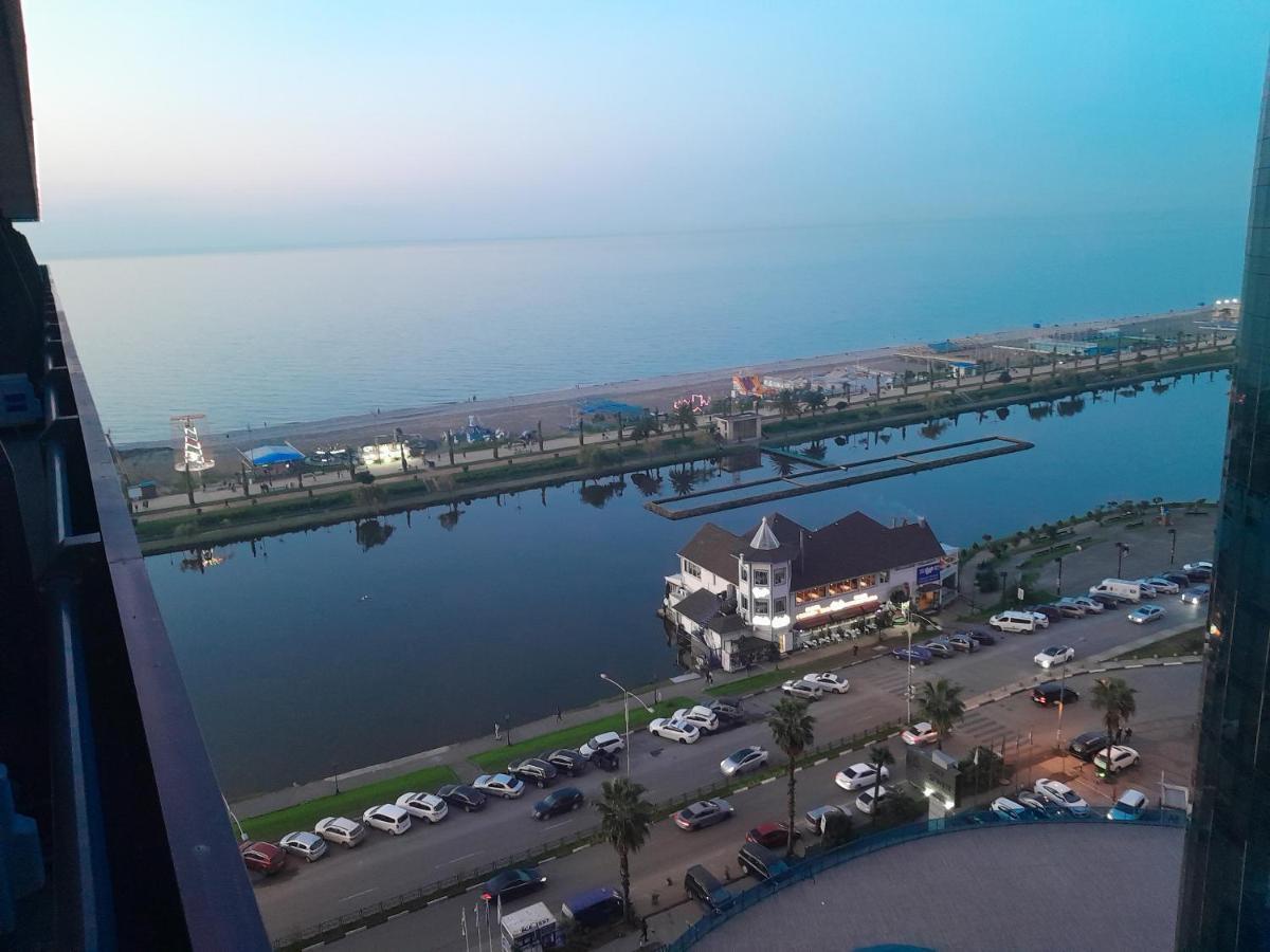 Smart Aparthotel Orbi City Batumi Bagian luar foto