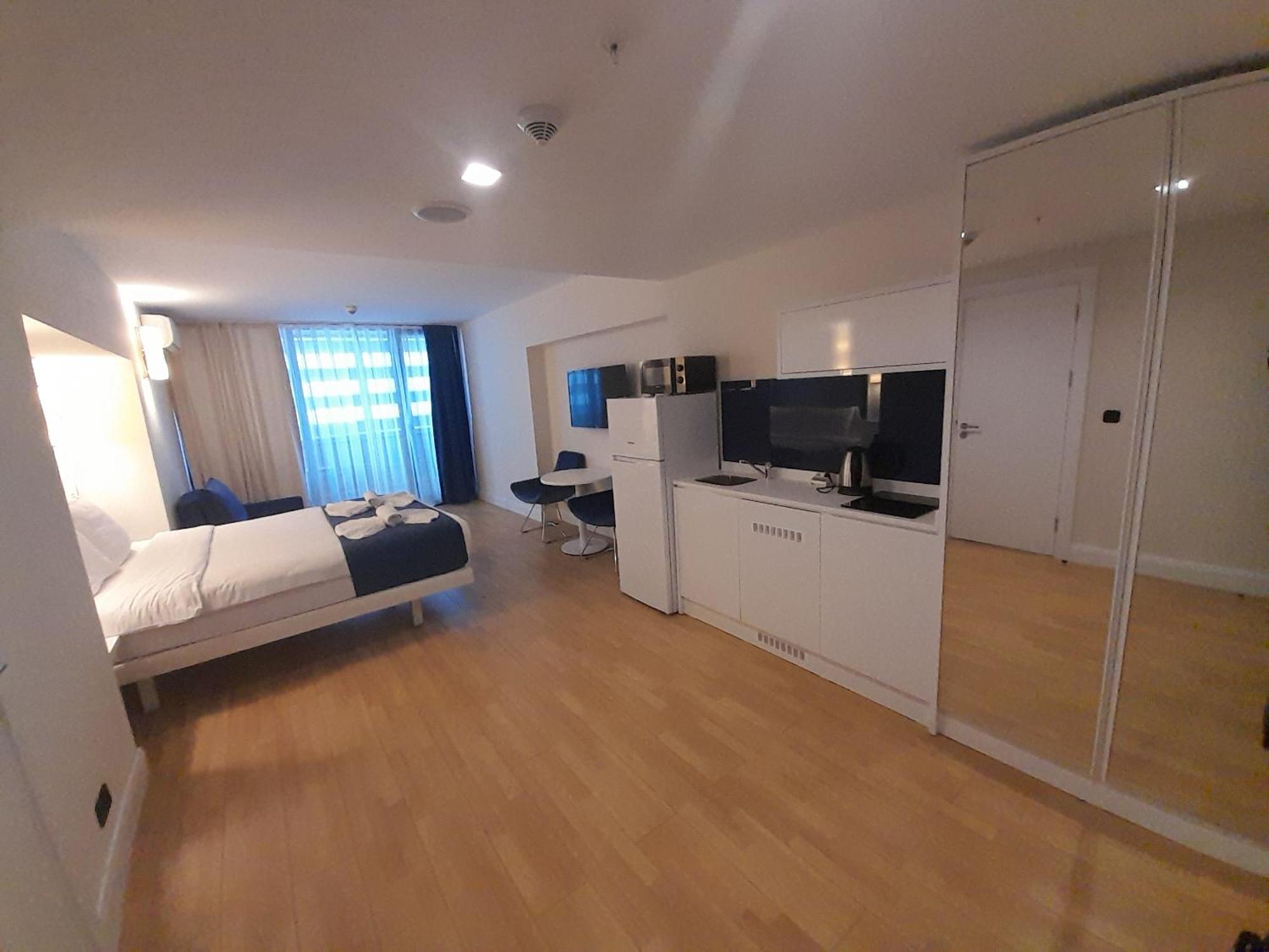 Smart Aparthotel Orbi City Batumi Bagian luar foto