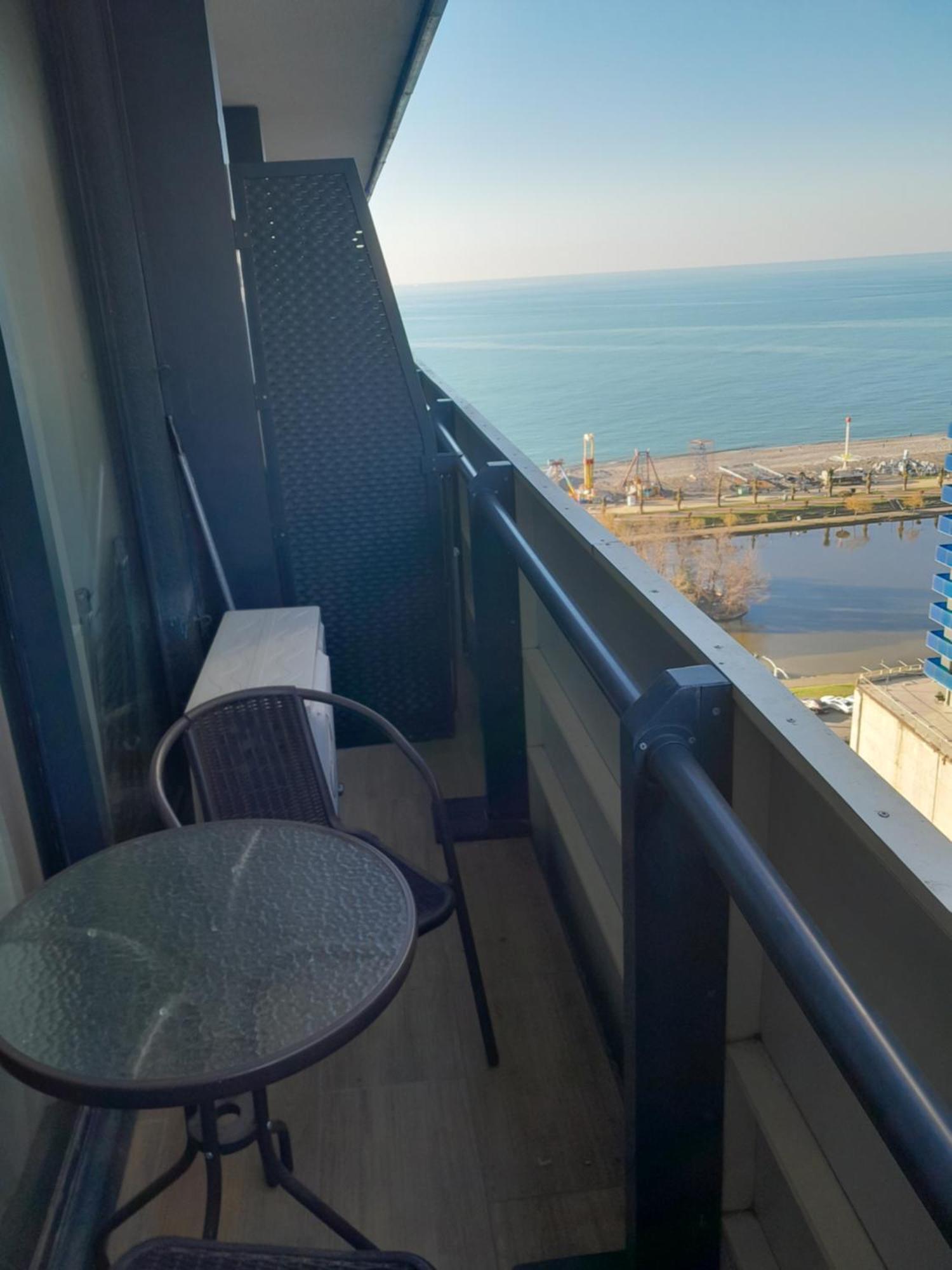Smart Aparthotel Orbi City Batumi Bagian luar foto
