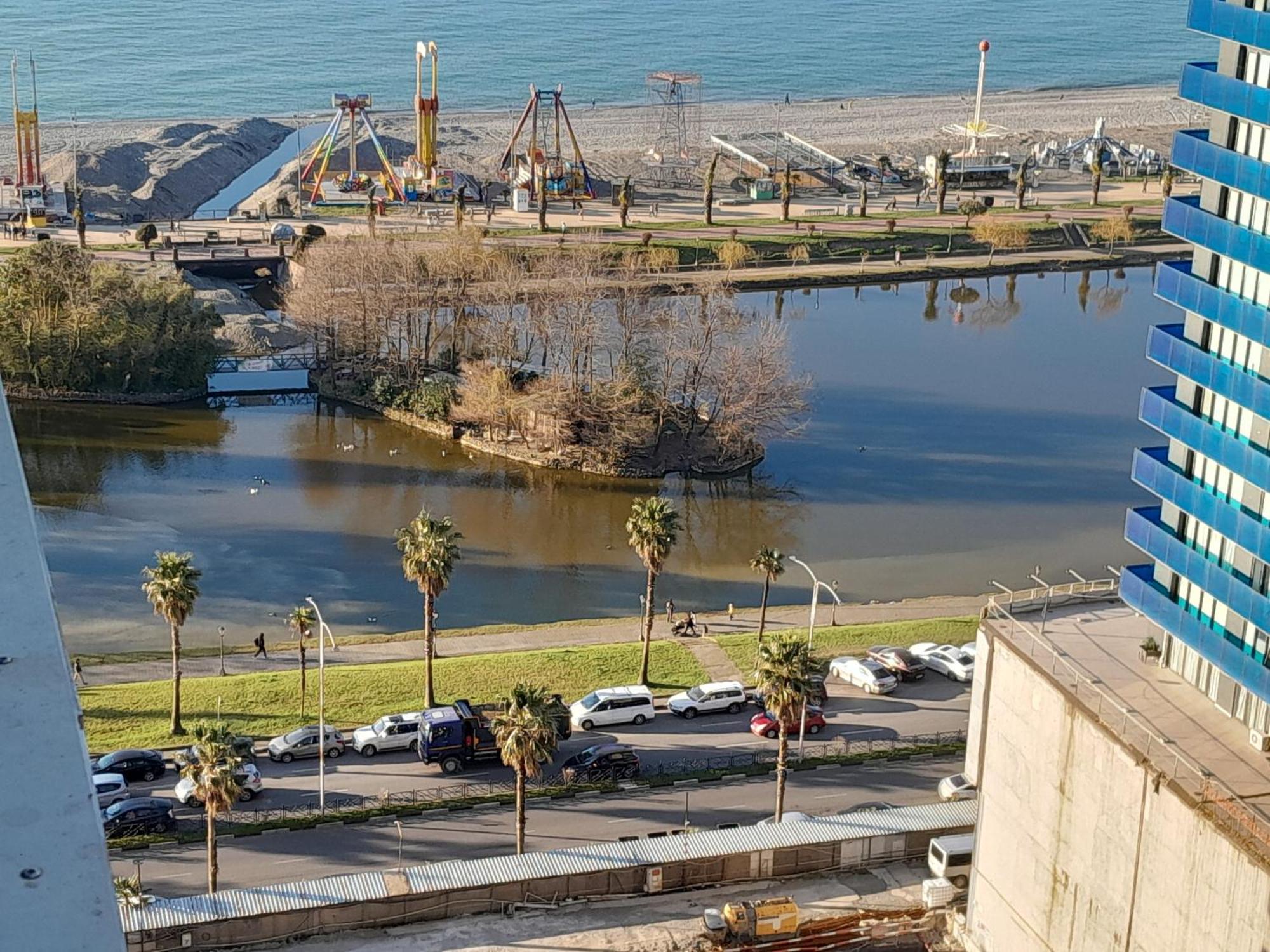 Smart Aparthotel Orbi City Batumi Bagian luar foto