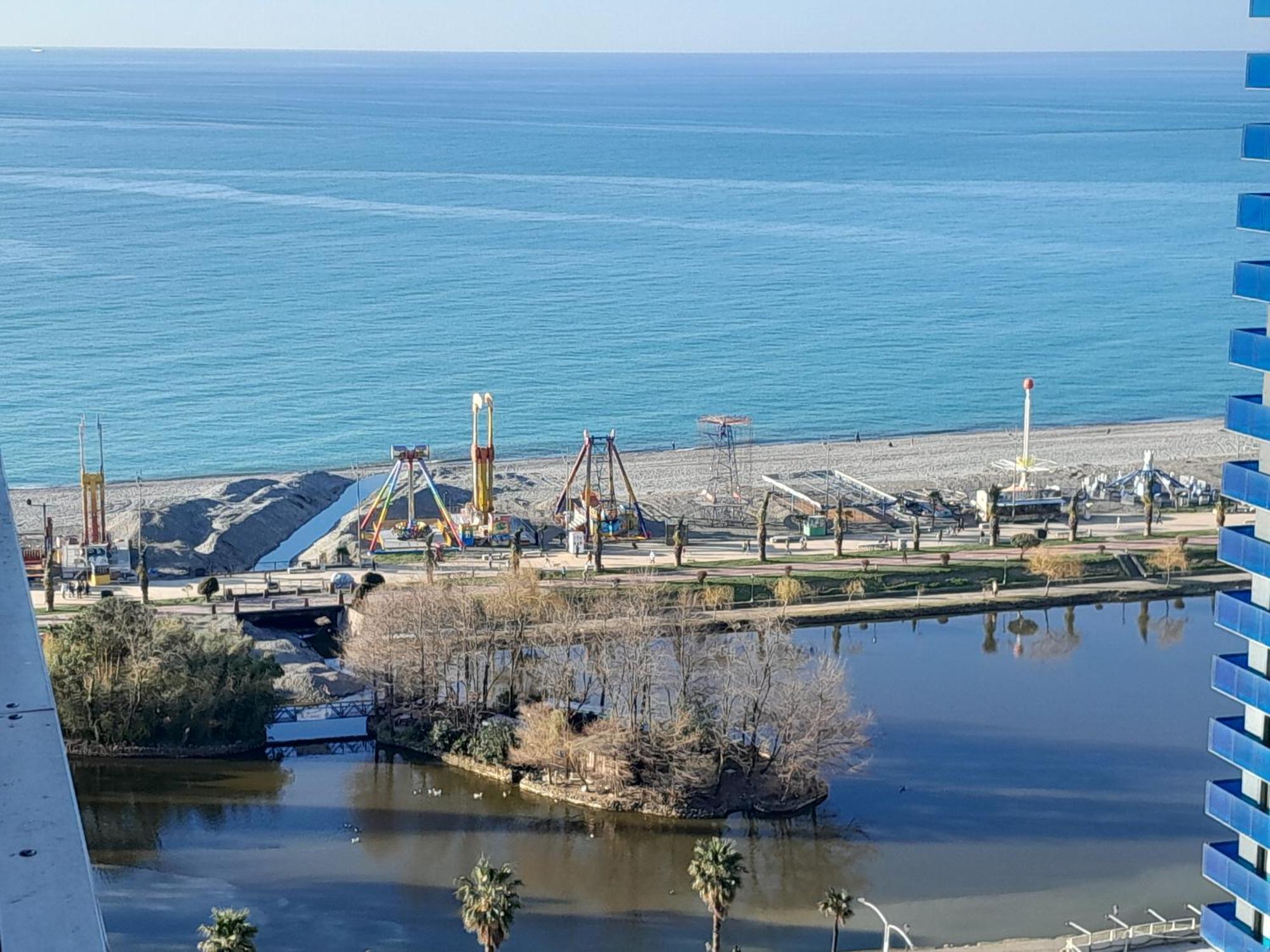 Smart Aparthotel Orbi City Batumi Bagian luar foto