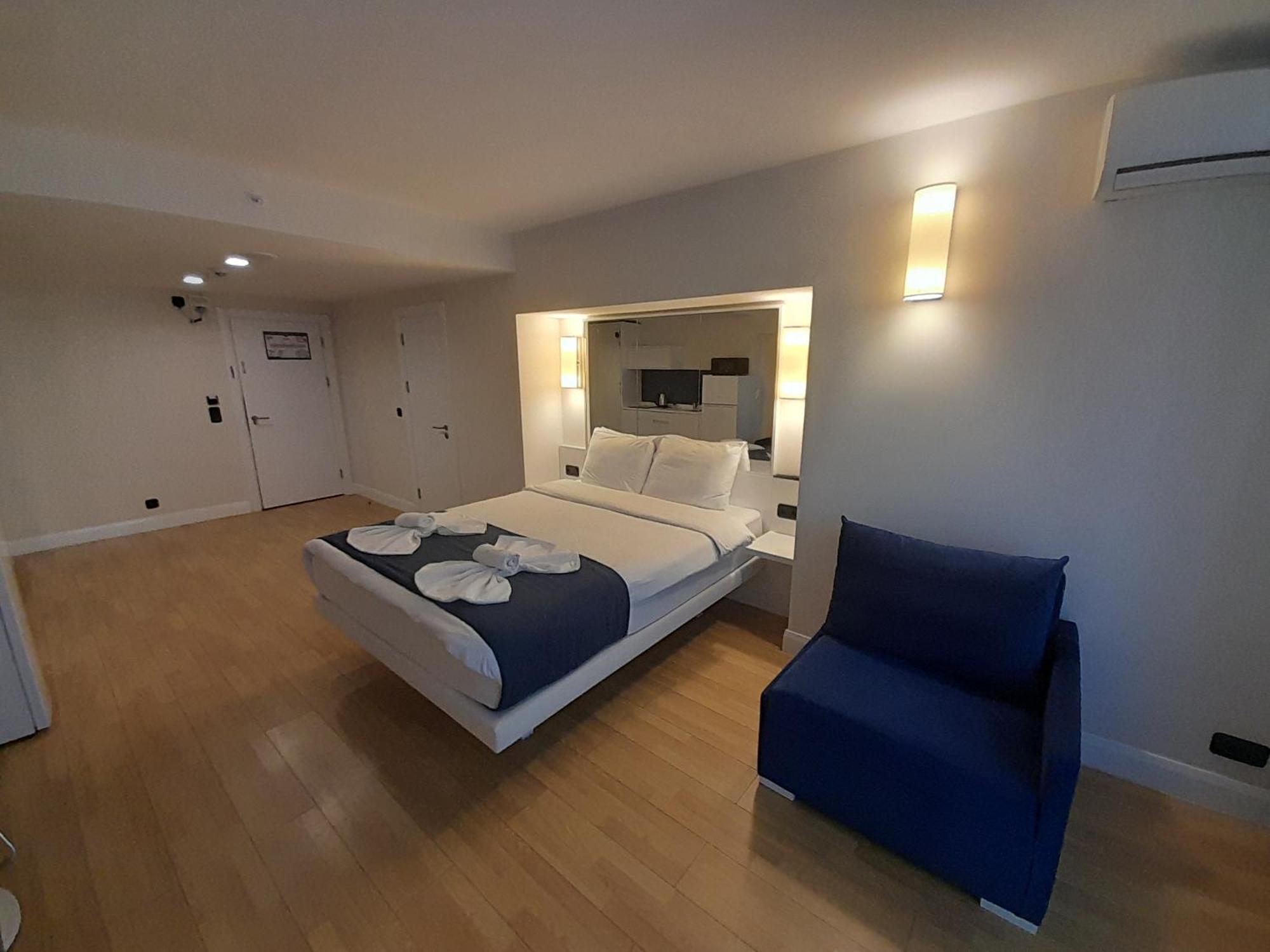Smart Aparthotel Orbi City Batumi Bagian luar foto