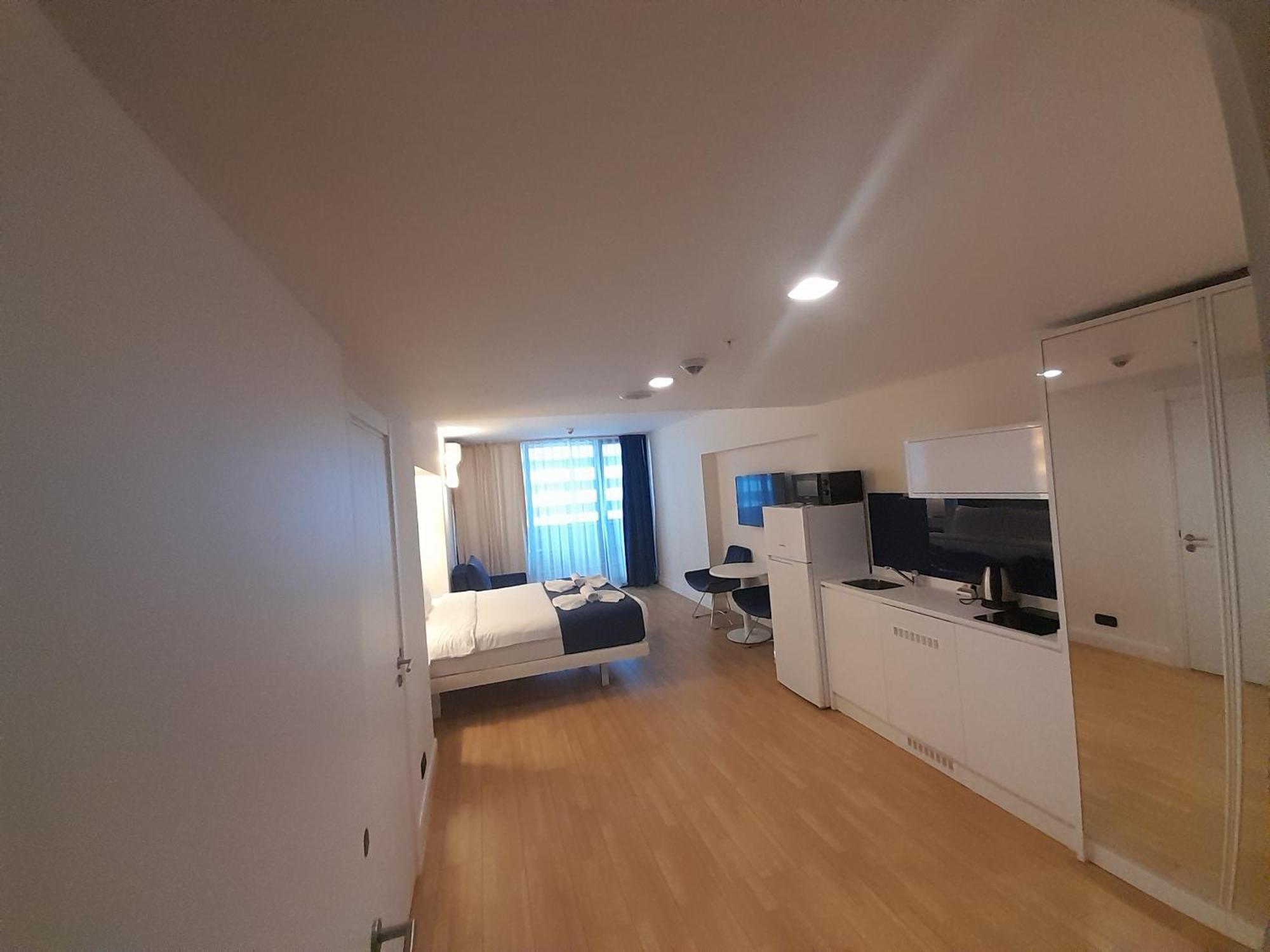 Smart Aparthotel Orbi City Batumi Bagian luar foto