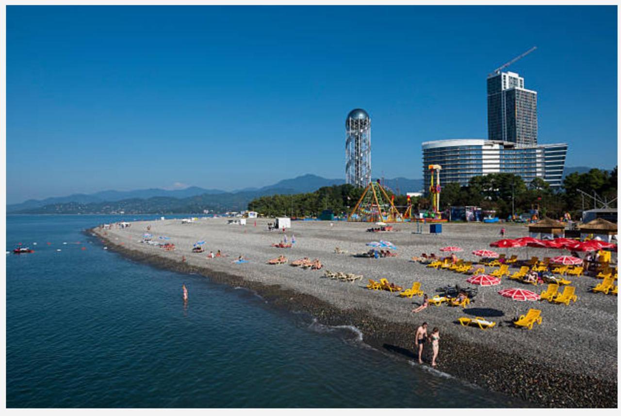 Smart Aparthotel Orbi City Batumi Bagian luar foto