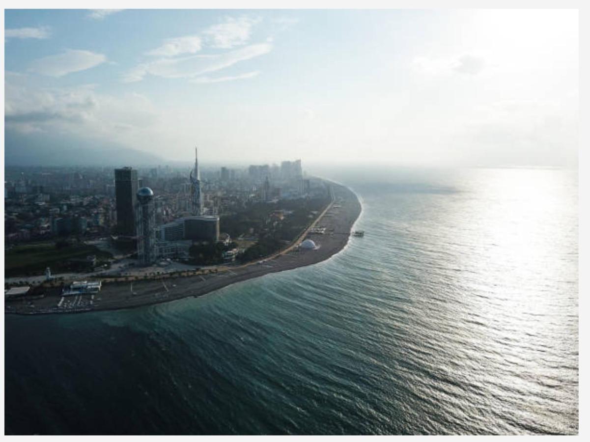 Smart Aparthotel Orbi City Batumi Bagian luar foto