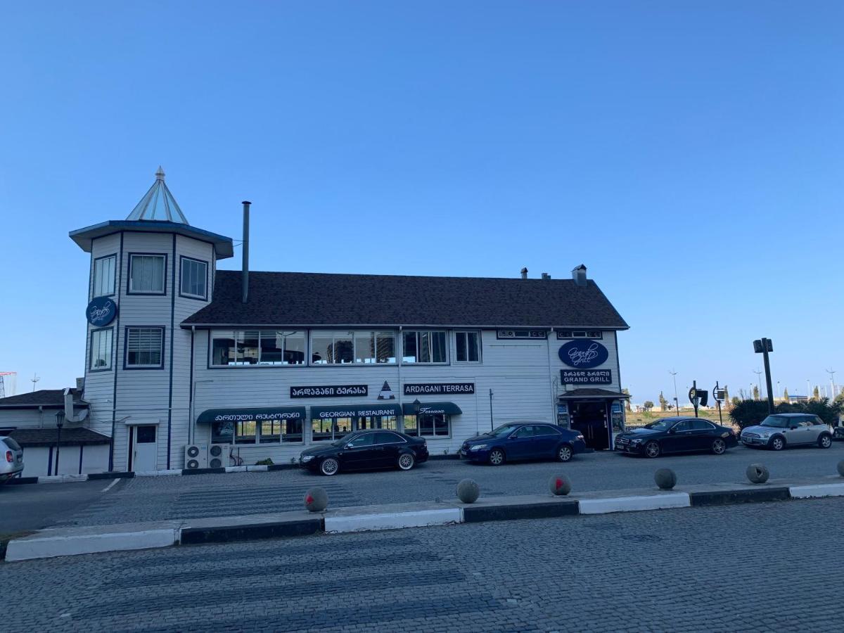 Smart Aparthotel Orbi City Batumi Bagian luar foto